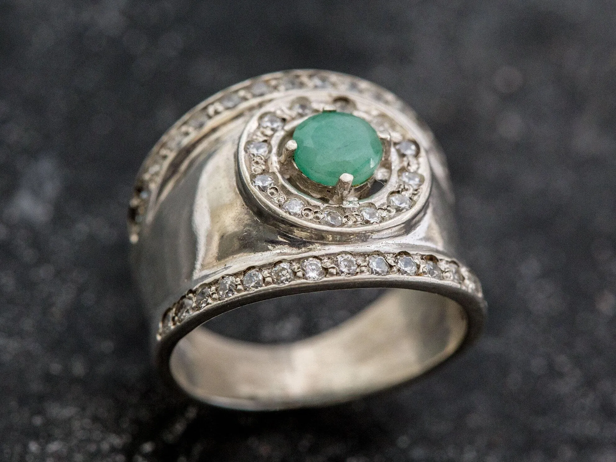 Emerald Wide Band - Vintage Silver Ring - Chunky Emerald Band