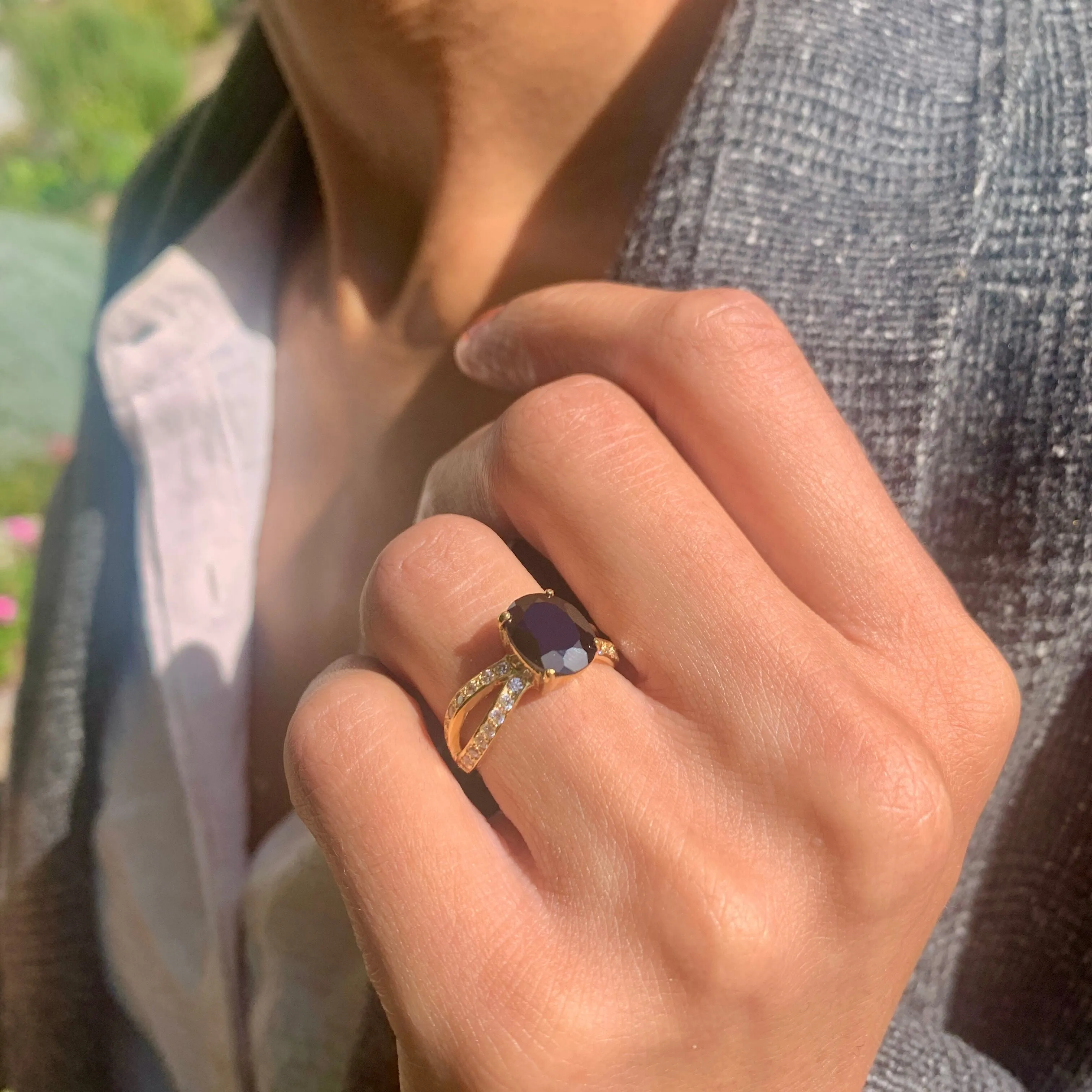 Gold Onyx Ring - Black Oval Ring - Split Shank Ring