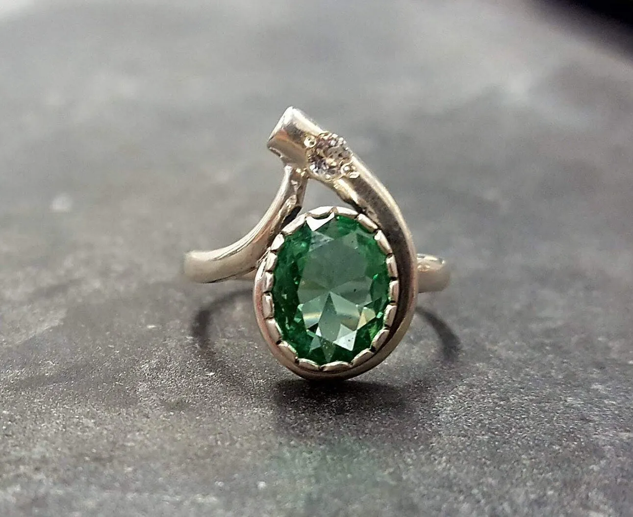 Mint Emerald Ring - Green Teardrop Ring - Vintage Oval Ring