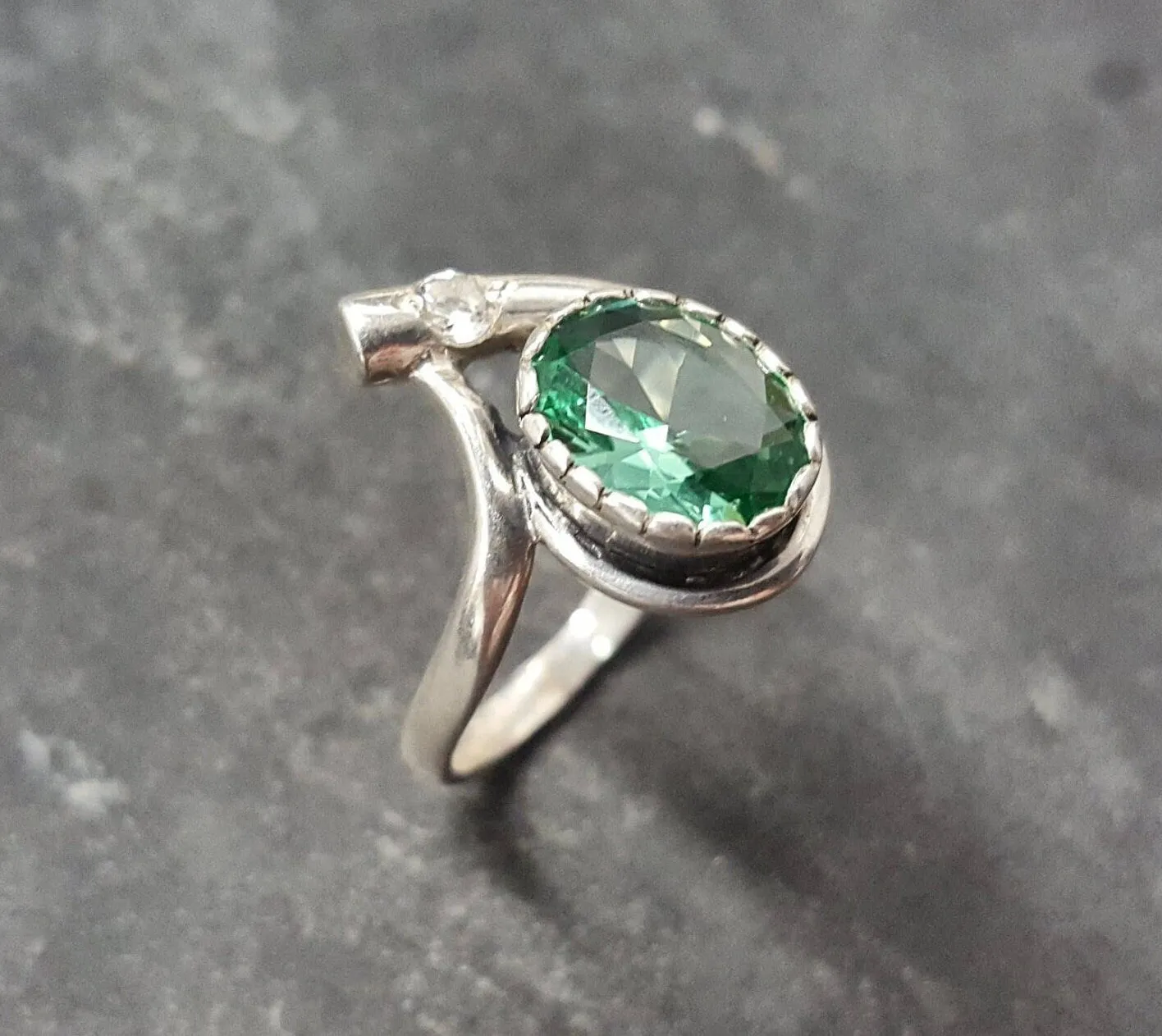 Mint Emerald Ring - Green Teardrop Ring - Vintage Oval Ring